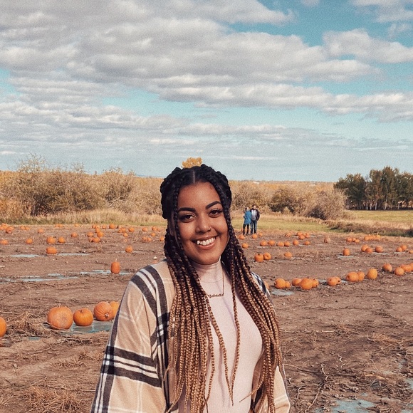 Meet your Posher, Gabriella - Picture 1 of 1